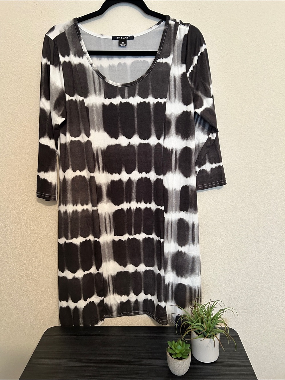 5th & Love Black and White Tie-Dye Long Sleeve Shift Dress